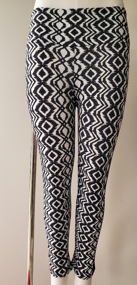 Onzie Tuxedo capri pant #246 size M/L